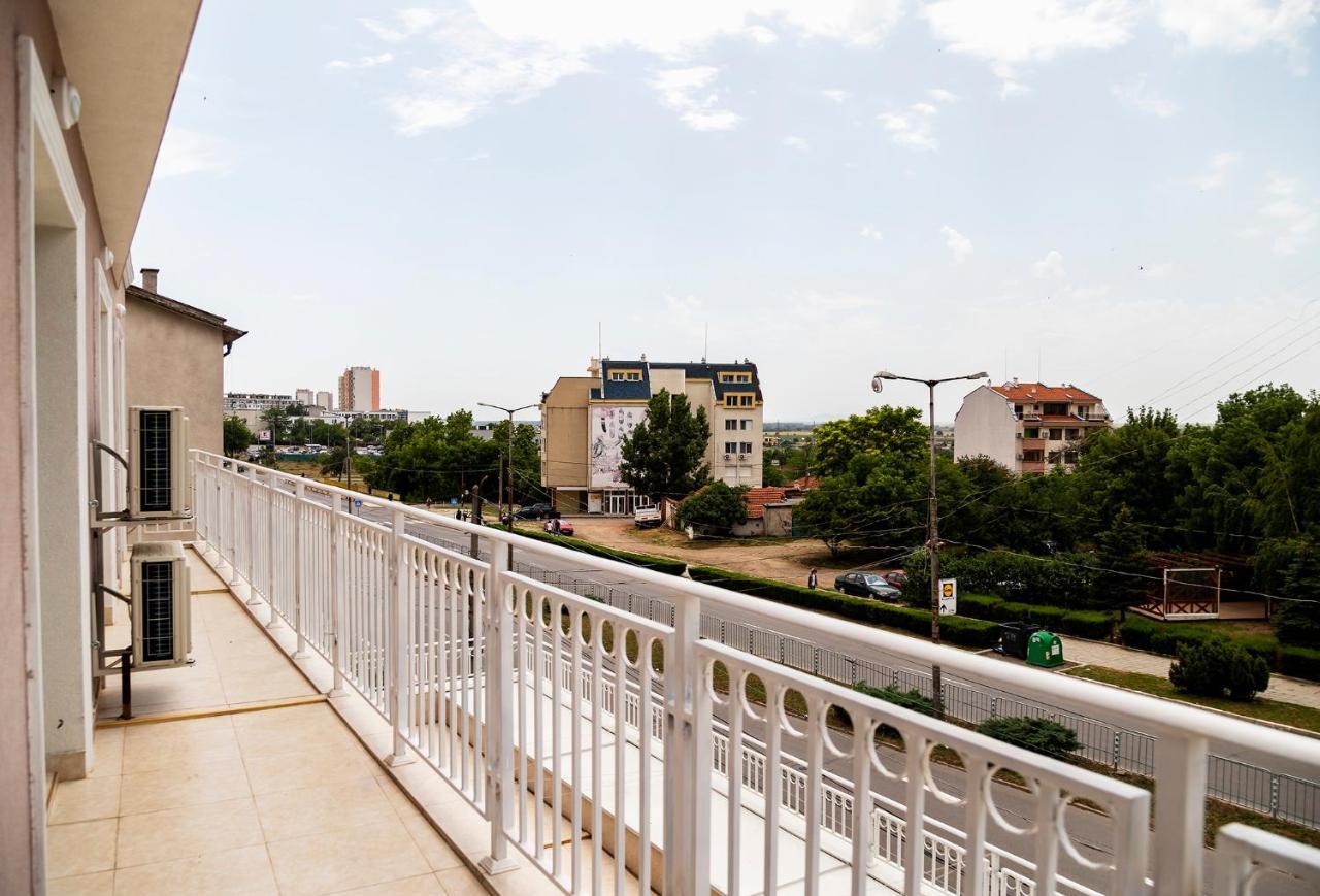 Family Hotel - City Hotel Ямбол Экстерьер фото