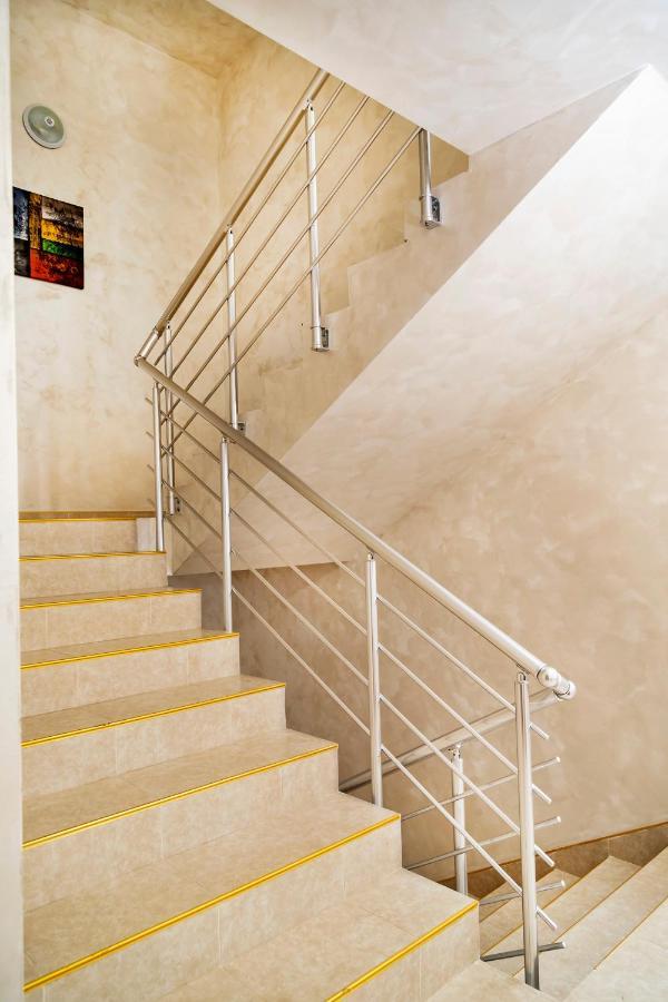 Family Hotel - City Hotel Ямбол Экстерьер фото